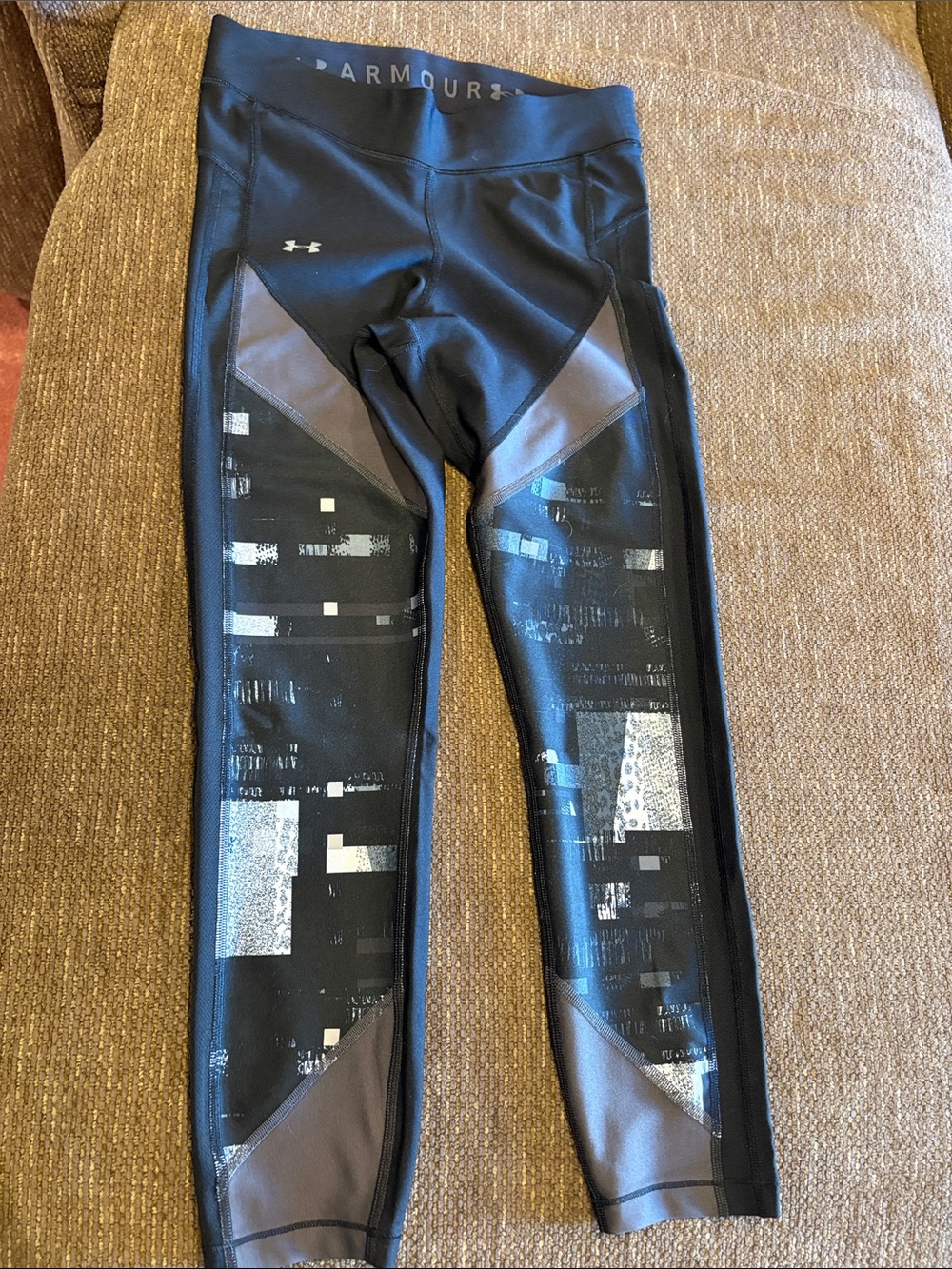 Under Armour Black HeatGear Compression Leggings with Light Gray Logo